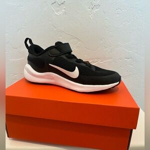 10c Nike Kids' Black and White Sneakers Nike Revolution